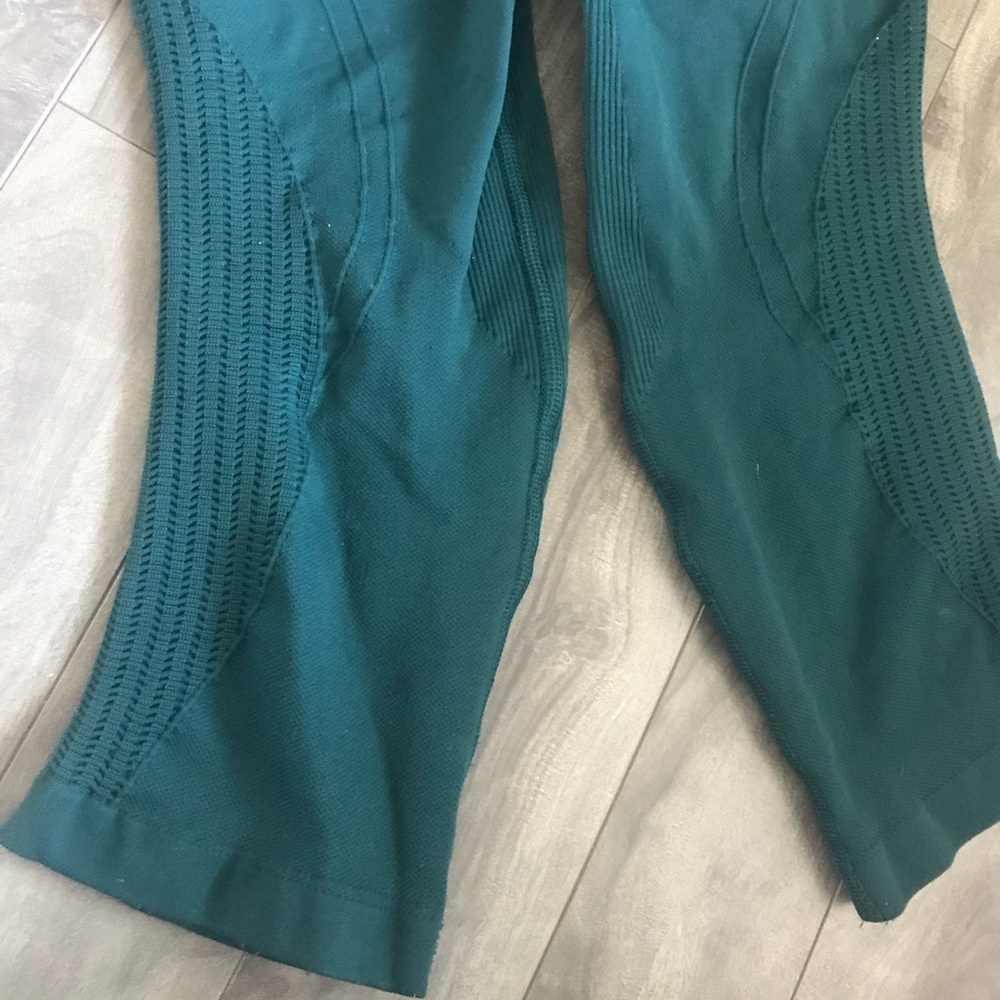 Lululemon Green Crop Leggings - Picture 4 of 7